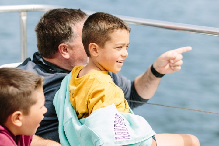 parent pointing at Boothbay Harbor to show kids something